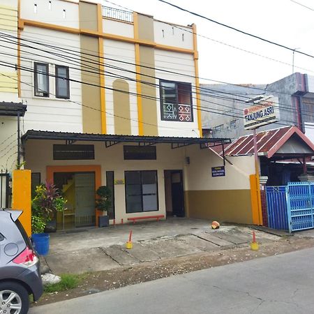Oyo 92231 Penginapan Tanjung Alang Syariah Макасар Екстериор снимка
