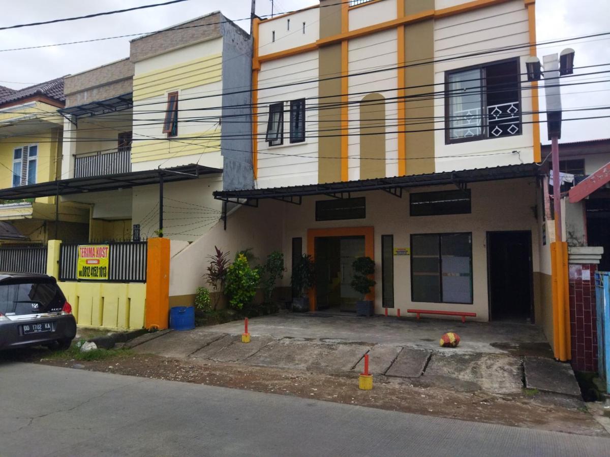 Oyo 92231 Penginapan Tanjung Alang Syariah Макасар Екстериор снимка