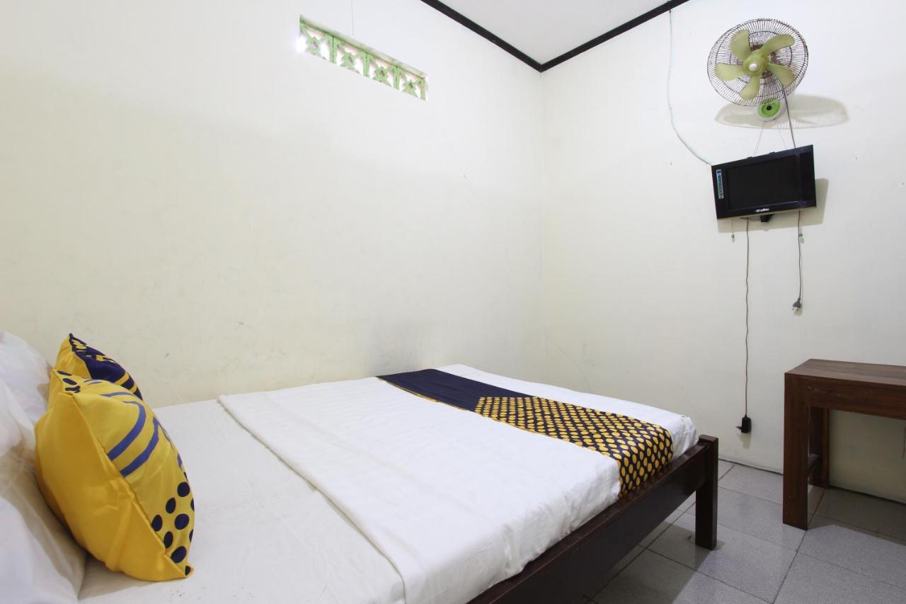 Oyo 92231 Penginapan Tanjung Alang Syariah Макасар Екстериор снимка