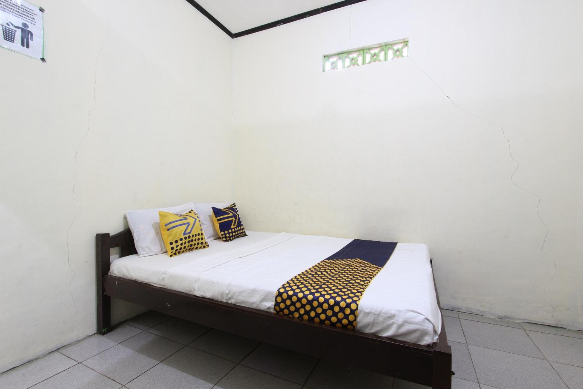 Oyo 92231 Penginapan Tanjung Alang Syariah Макасар Екстериор снимка