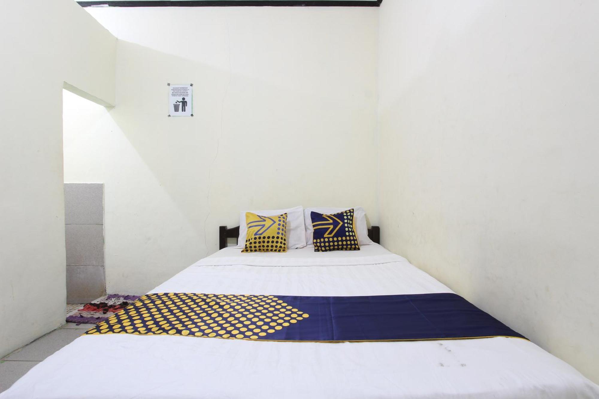 Oyo 92231 Penginapan Tanjung Alang Syariah Макасар Екстериор снимка