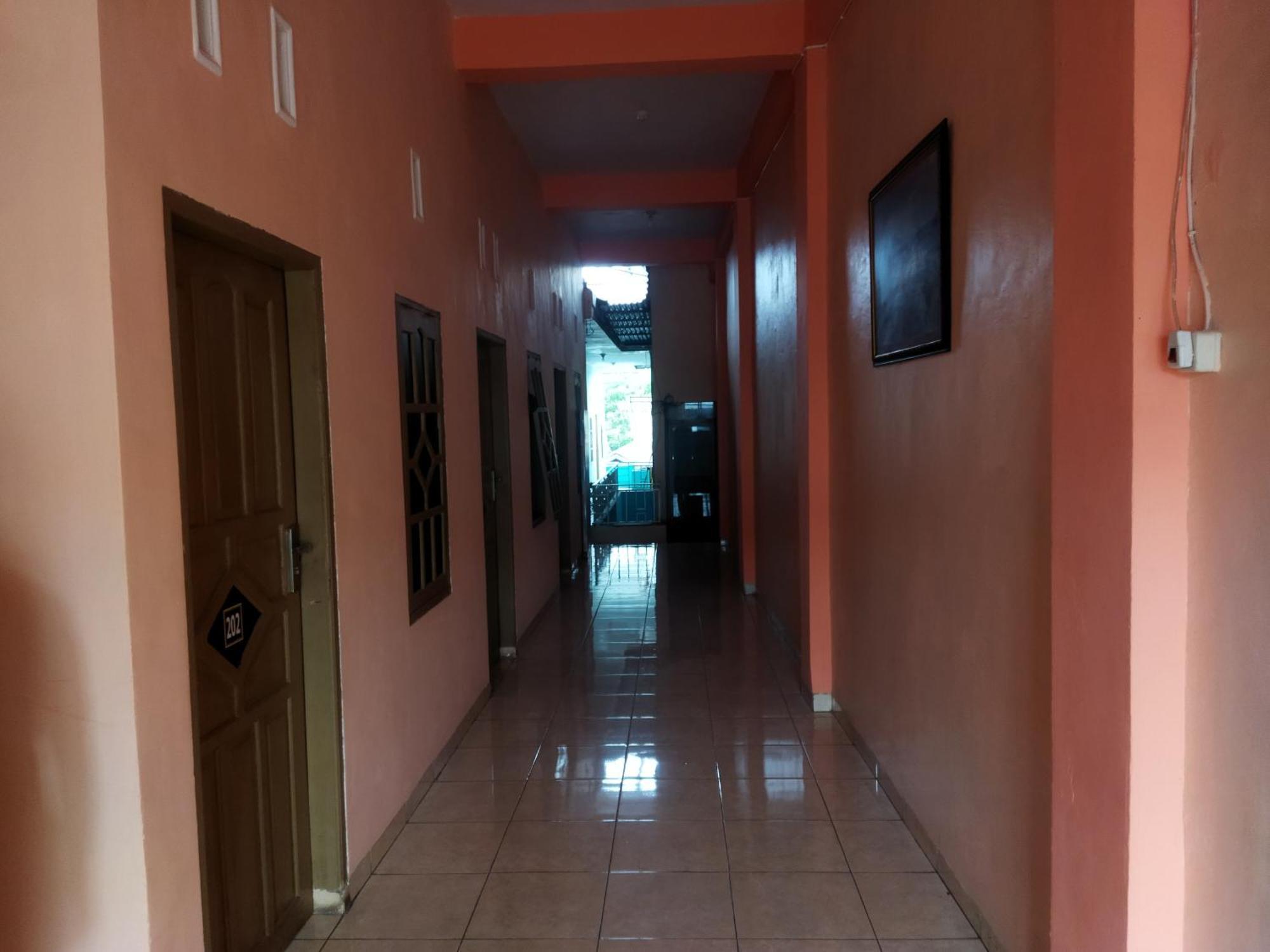 Oyo 92231 Penginapan Tanjung Alang Syariah Макасар Екстериор снимка